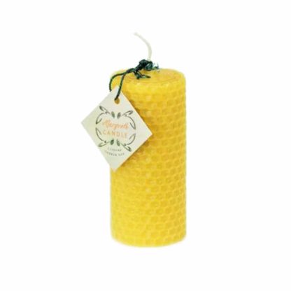 Dubbeldik gerolde bijenwaskaars van prachtige 100% natuurzuivere bijenwas - heerlijk honingachtig geur - lekkerhoning.nl
