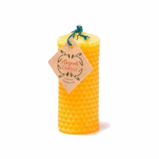 Molded comb candle made of 100% NATURALLY PURE BEESWAX - Order at Lekkerhoning.nl