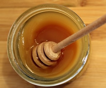 Mengsel van maïsmeel en honing